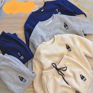 Conjunto de roupas infantis conjuntos de bebês meninos 2023 novas roupas de inverno para crianças e meninos estampadas com calça superior para roupas de meninas 2 3 4 5 6 7 anos