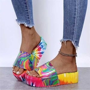 Sandálias luxuoso peles de pele feminina sapatilhas femininas plataformas ao ar livre Mulher chinelo casual 2021 Moda Summer Senhoras Sapatos planos y1120