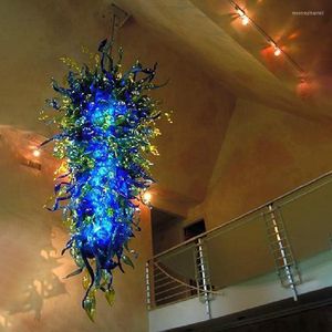 Pendellampor 2022 Stora stora blå handblåsta glas ljuskrona trapp foajé lysterbelysning