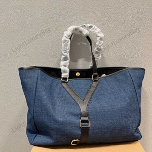 Borsa a tracolla ad alta capacità Designer Borsa a mano in pelle brillante o portafoglio in piume Borsa per il tempo libero da donna Borsa classica per la spesa di marca famosa20212