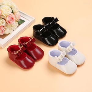 F￶rsta vandrare 2022 Baby Girl Cotton Princess Shoes Retro Spring Autumn Toddlers Prewalkers PU Sp￤dbarn Mjuk botten 0-18m