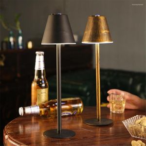 테이블 램프 북유럽 밀착 램프 금속 철 터치 디밍 무선 조명 분위기 LED 가벼운 눈 보호 바 거실 침실