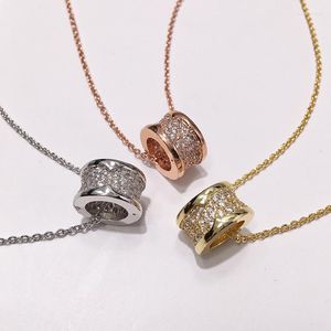 Collane con ciondolo Collana di moda Bellissimi gioielli Personalità Stile classico Intarsio rotondo Forma di meteorite Regalo per gli amanti del Natale