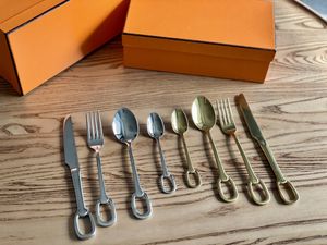 Tasarımcı Lüks Sofra Takımı Setleri Paslanmaz Çelik Ayna Takım Altın Bıçak Yemek Kaşık Çak Çay Kaşları Düz ​​Farlar Basit Zarif Batı Yemeği Çatal Teşhis Yemek Takımı