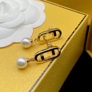 Nya 18K guld charmörhängen alfabetiskt pärlhänge lyxigt designerörhänge damfest bröllopspresentsmycken