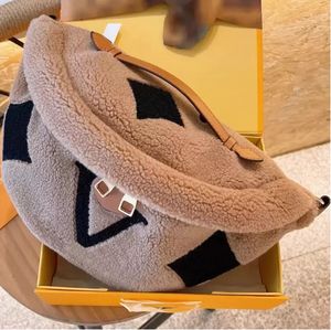 22ss Winter Teddy Marsupio Designer per donna Uomo New fashion Lambswool Crossbody Borse a tracolla Fluffy Bumbag Luxury Fannypack2