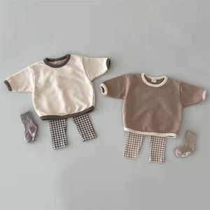 Roupas conjuntos de roupas infantis para crian￧as de manga longa Conjunto de roupas de menina menina de algod￣o Casual Casual Plaid Leggings 2pcs Conjunto de crian￧as s￳lidas terno 221011
