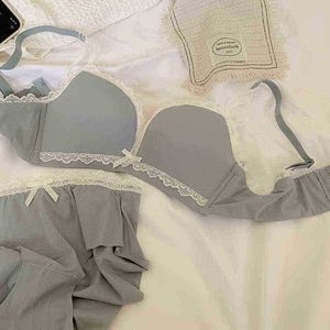 BRAS SETS LACE EDGE Sweet Ice Silk Seamless Tjockning samlas på stödunderkläderuppsättningen Fasta dubbla axelremmar Tjock Mold Cup BH T220907