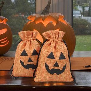 ギフトラップ5pcs/lotハロウィーントリートバッグドローストリングリネンキャンディーバッグパンプキンパターンスナックビスケットパッキングキッズバースデーパーティーグッドポーチ