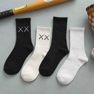 Men's Socks Japanese Harajuku Retro Men Cotton Loose Socks High School Girls Korean Style Knitting Solid Color Long Black White Designer T221011