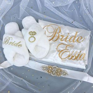Favor Favor Favor Personalizado Flurry Slippers Cetin Robe Set para o Dia dos Namorados Aniversário de Casamento Bachelorette Brides Damaid Gifts
