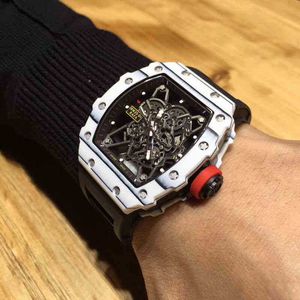 Business Freizeit Karbonfaser Herren automatische mechanische Uhr Sport Mode vollständig ausgehöhlt wasserdicht personalisiert cool