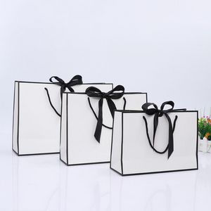 Prezent Direve Creative Design Duża czarna granica biała karta papierowa z uchwytem przyjęcie weselne przychylność Bowknot Paper Gift Bag