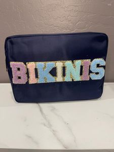 Kozmetik Çantalar Ekstra büyük makyaj torbası Varsity Mektubu Glitter Yamaları / Özel Çanta Kişiselleştirilmiş Hediye Onun Seyahat Debriyajı