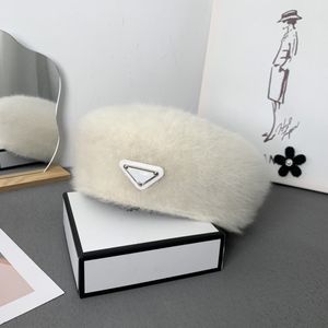 2024 Luxus Designer Hut Berets Brief Nerz Pelz Baskenmütze Weiche Warme Winter Mode Straße Hüte Frauen Winddicht Kürbis kappe