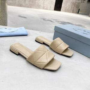 Designer Sandálias planas de couro acolchoado Mulher deslizamentos de lison slides de verão mulas sandália preto deserto bege celoste calçados casuais festas casuais