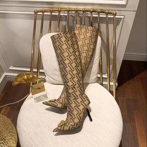 Knee Boots Sapatos femininos 10 cm Saltos de bota Estamada S￩rie cl￡ssica Elementos cl￡ssicos Medusa Decorativa Fuckle Bootie Ponto pontiagudo dos dedos