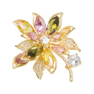 Elegant guldpulver kronblad Mikro diamantbroscher f￶r kvinnor lyxiga corsage stift kostym kl￤dmodelsmycken tillbeh￶r