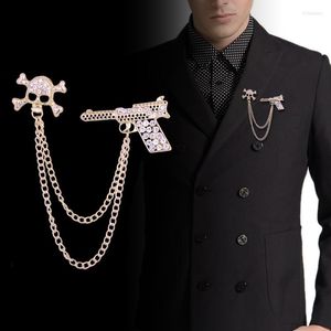 Brosches Korean Metal Skull Pistol Brosch Rhinestone Tassel Chain Lapel Pin Corsage Suit Shirt Badge Collar For Men Women Accessories