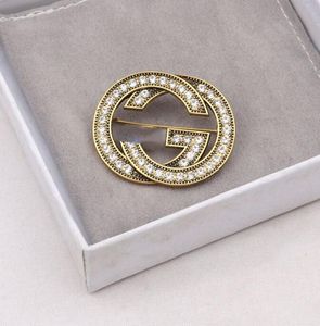 23ss Fashion Brand Designer G Letter Brooches 18K Gold Plated Brooch Suit Pin Small Sweet Wind Jewelry Accessories Wedding Party Gift