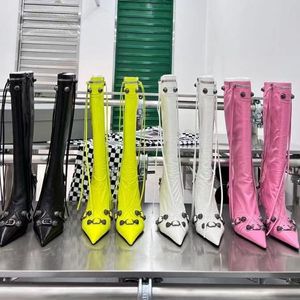 Designer-Damen-Kniehohe Stiefel, klassisch, modisch, sexy, schwarz, weiß, rosa, gelb, grün, Lederstiefel, spitzer Stiletto-Absatz, seitlicher Reißverschluss, Nieten-Dornschnalle, Schuhe in Größe 42