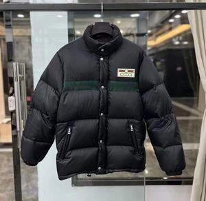 عائلة جديدة من Parkas Puffer Gu أسفل السترات باركاس للنساء للنساء المصممين إيطاليا معاطف الأزواج في فصل الشتاء للبلوزات