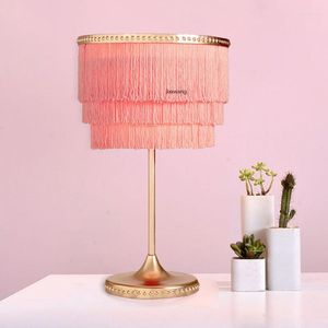 테이블 램프 북유럽 램프 성격 핑크 실크 인스 매달린 귀 거실 침실 침대 옆 디자인 황동 현대 로맨틱