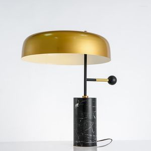 테이블 램프 포스트 현대 패션 LED 조명 간단한 미국 거실 연구 침실 엘 장식 램프 침대 옆 야간 조명