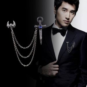 Brosches Metal Wing Skull Cross Sword Tassel Rhinestone Brosch Pin For Men's and Women's Shirt Collar Pins Badge Decoration