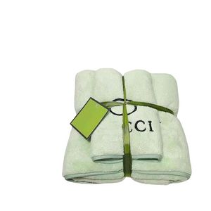 Set di asciugamani da bagno di design Asciugamani alla moda in velluto corallo Asciugamani per il viso con lettere Asciugamani di lusso assorbenti per uomo e donna