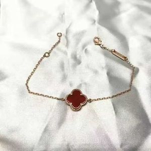 Braccialetti con ciondoli Designer di lusso S925 trifoglio d'argento braccialetto a fiore singolo tendenza classica pietra fritillare da donna rosso cento mani argento regalo fidanzata