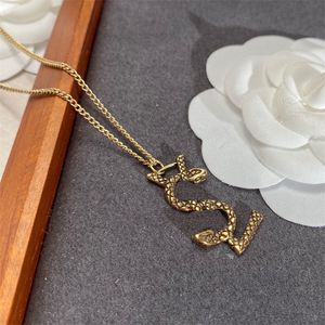 Luxury Womens Designer Pendant Necklace Women Mens Shine Diamonds Fashion Brand Jewelry Wedding Golden Necklaces Party Anniversary Y Letters