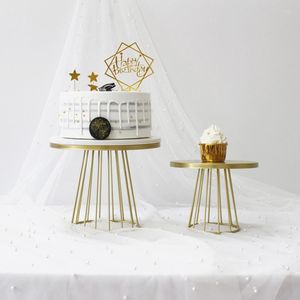 Bakeware Tools Bolo branco Stand Stand Metal Table Bandejas de aniversário Festa de aniversário Macaron Cupcake Rack para casamento