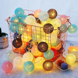 Strängar 7,5 m 50 LED Cotton Ball Garland Lights String Christmas Xmas Fairy Decorations for Baby Bed Home Wedding Party