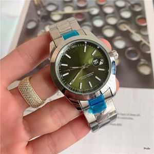 Orologi da polso 40mm Dimensione Tre punti di lavoro Orologio da uomo Orologi di lusso con cinturino in metallo Calendario Top Brand Orologio da polso al quarzo per uomo Data di alta qualità