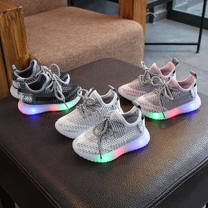 Baby Sneakers Anti-slippery Luminous Girls Led Light Up Shoes Boys Gloeiende casual kinderen met L221013