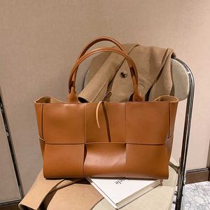 Luxury Retro Large Capacity Handbag For Women PU Leather Shoulder Messenger Woven Brand Deaigner High Quality Tote Bag 2022