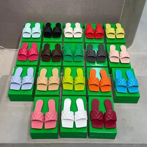 女性の正方形のつま先スリッパキルティング本革の靴オープンピースフラットサンダルデザイナーサマーオールマッチスタイリストシューズ