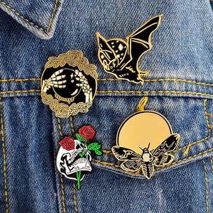 Brooches 4PCS/SET Hand With Crystal Glasses Roses Bat Bee Punk Pins Badges Hard Enamel Lapel Gothic Jewelry