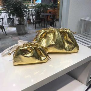Сумка для плеча женская бренда подлинная кожаная облачная сумка ретро -подмышка роскошная золотая блеск лазерная лазер