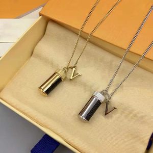 Pendant Necklaces Luxurys Designer Necklace Classic Letter Graffiti Exquisite Workmanship High-end Fashion Personality Essential Trend Gift for Women and Men