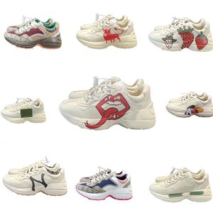 デザイナーRhyton Casuary Shoes Luxury Vintage Platform Sneakers Men's Classic Height Up Sneakeries Women's Anime Wavy Sneakerss Dad Sneaker Tiger Tiger Webプリントシューズ