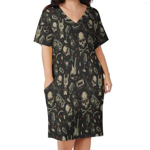 Abiti taglie forti Abito con teschio di musica in metallo Scollo a V Rock Grunge Punk Street Style Estate Elegante Casual Donna Stampa Vestido