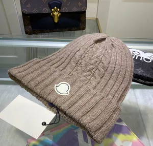 Designer Mångsidig stickad mössa Beanie Döskalle Kepsar för Man Kvinna Vinter Hattar 6 Färg Toppkvalitet