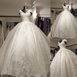 Ehrenwerte eine Linie Hochzeitskleid Flecken mit V -Nacken -Applikationen Protriit ärmellose Rückenless Sweep Zug Perlen Bemed MADE MADE MADE MACHTE KAPEL GLAUS PLUSE VESTIDOS DE NOVIA