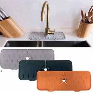 Utensili da cucina Rubinetto in silicone Mat Lavello Splash Pad Drain Pad Bagno controsoffitto Protector Shampoo Dispenser di sapone Vassoio ad asciugatura rapida BBB16467