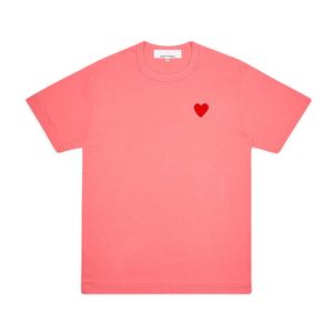 2024 Play Fashion Mens T-shirt Designer Red Heart Thirt Tshirt Casualmente ricamo di cotone in cotone T-shirt estivo T-shirt asiatico dimensioni asiatiche