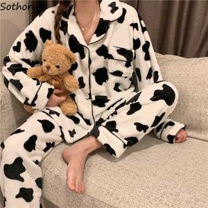 Pigiama da notte da donna Set da donna ispessimento caldo pile di corallo con stampa di mucca Femme ammaccature dolci adorabili colletto rovesciato morbido comfort indumenti da notte T221017