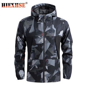 Giacche da uomo Soft Shell Giacca tattica militare Uomo Casual Sport Outdoor Coat Impermeabile Traspirante Primavera Uomini sottili Giacca mimetica T221019