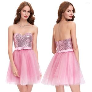 Vestidos de festa Mulheres curtas Tulle Homecoming Sweetheart Strapless Prom Vestes Sashes Bow Ligineda com lantejoulas de coquetel sem mangas